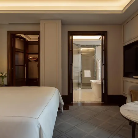 Corinthia Hotel
