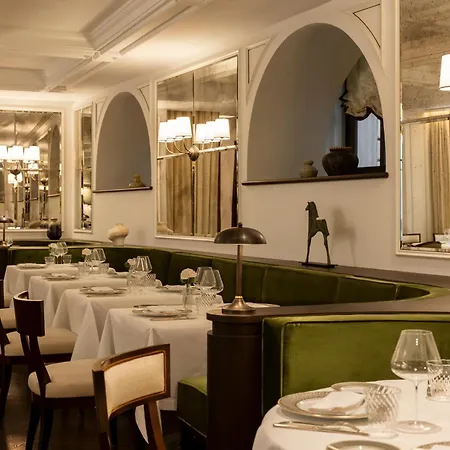 Corinthia Hotel